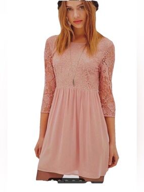 NWT Blush Pink Lace Bodice Dress with 3/4 Sleeves & Flowy Skirt Size Large